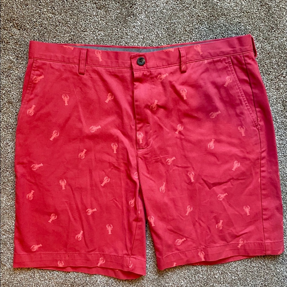 Shorts with lobster pattern